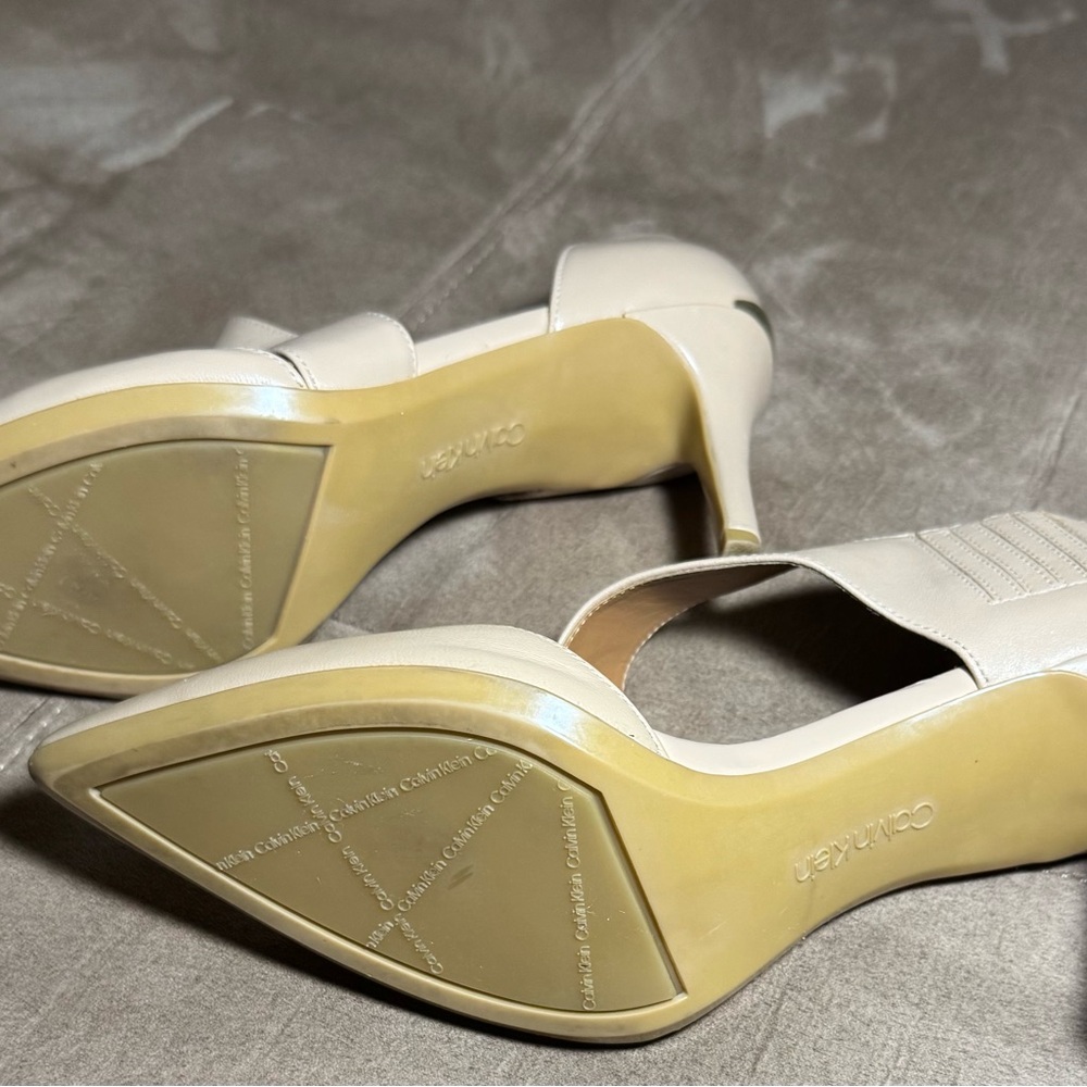 Classic Glam Cream Leather Size-7 3.5" Heels with Asymmetrical Strap - Picture 9 of 10